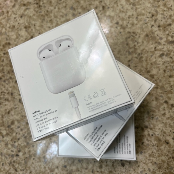 Apple AirPods 2nd Gen - Picture 3 of 4